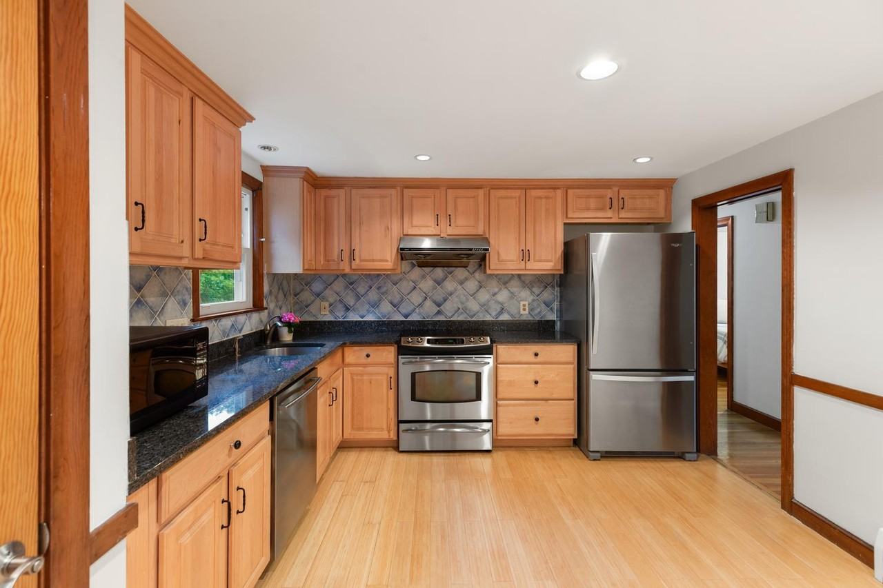 10 Cedar Ridge Drive - Photo 5 of 14