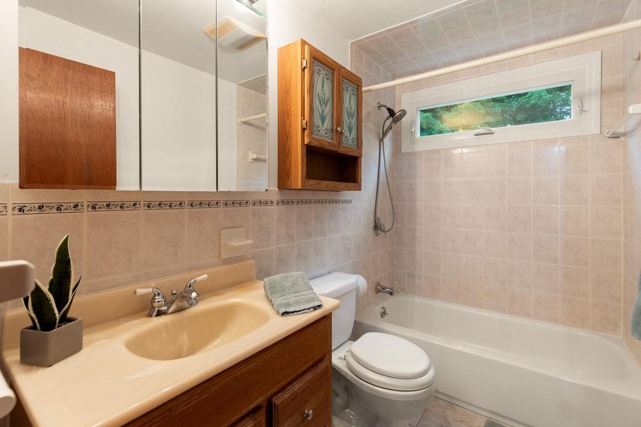 10 Cedar Ridge Drive - Photo 7 of 14