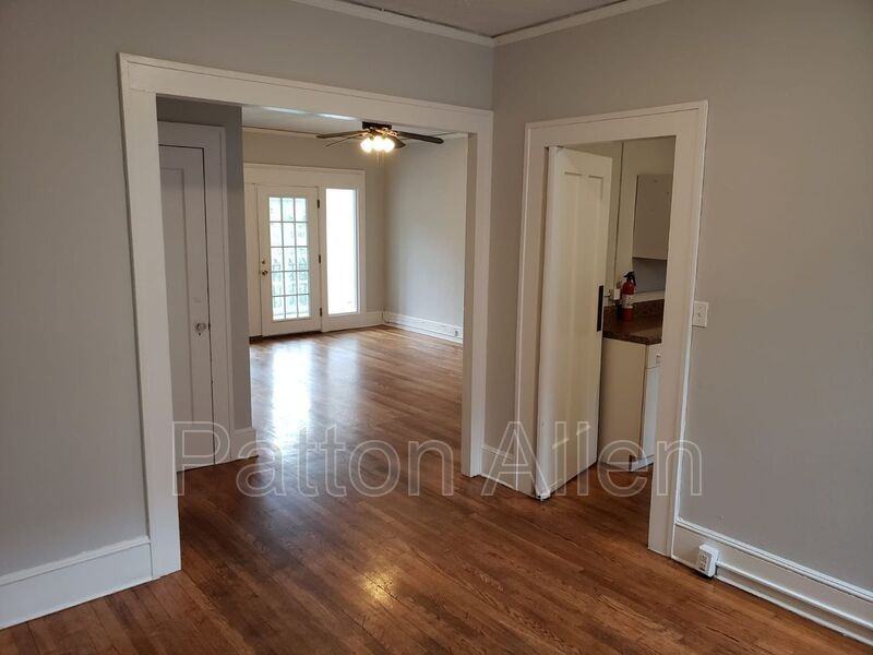 116 E Chestnut St #25 - Photo 2 of 13