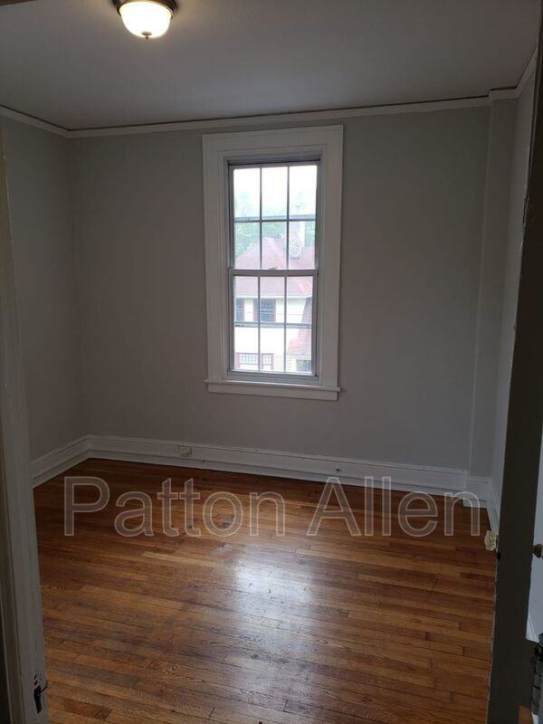 116 E Chestnut St #25 - Photo 3 of 13