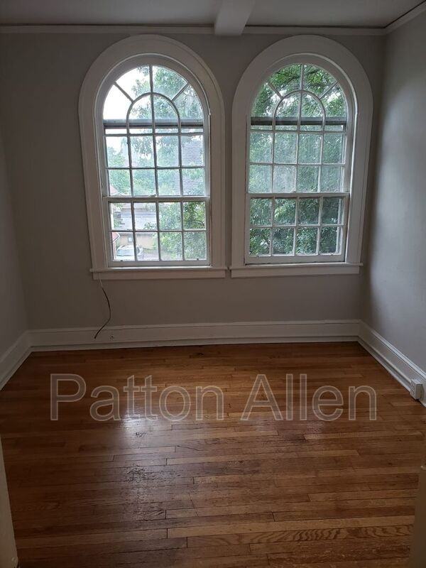 116 E Chestnut St #25 - Photo 4 of 13