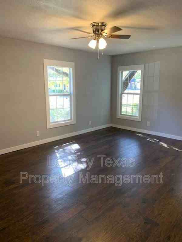 442 Bales St - Photo 4 of 8