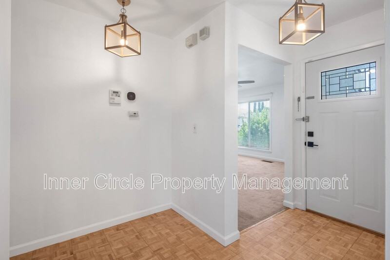 2225 Mount Whitney Dr - Photo 4 of 29