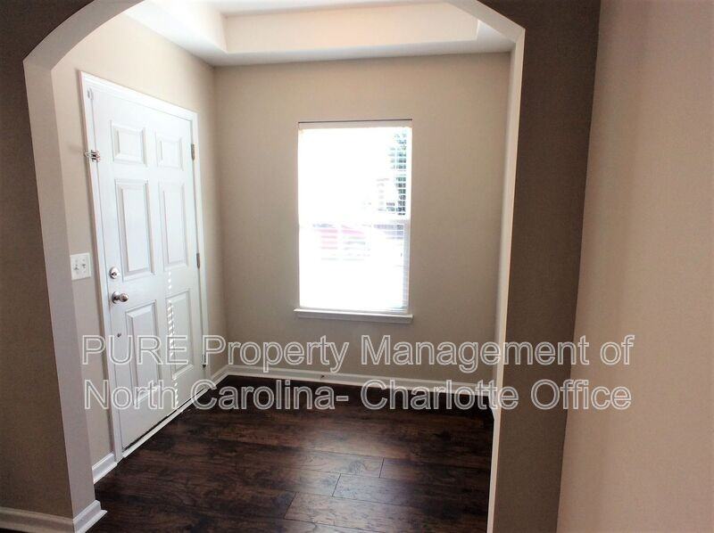 5637 Bent Creek Cir - Photo 2 of 14
