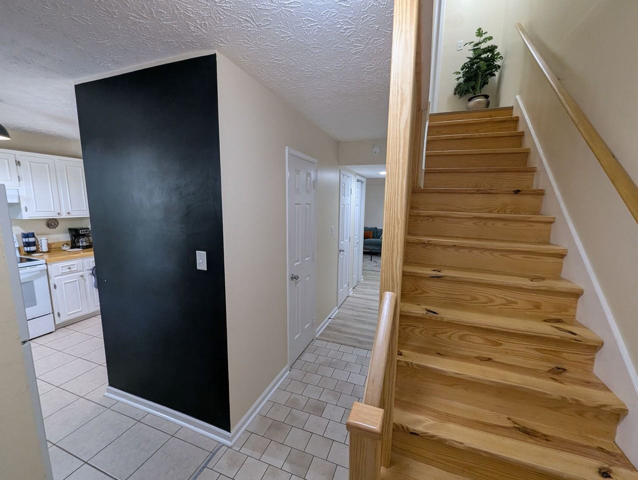 135 Dennis Dr - Photo 2 of 14
