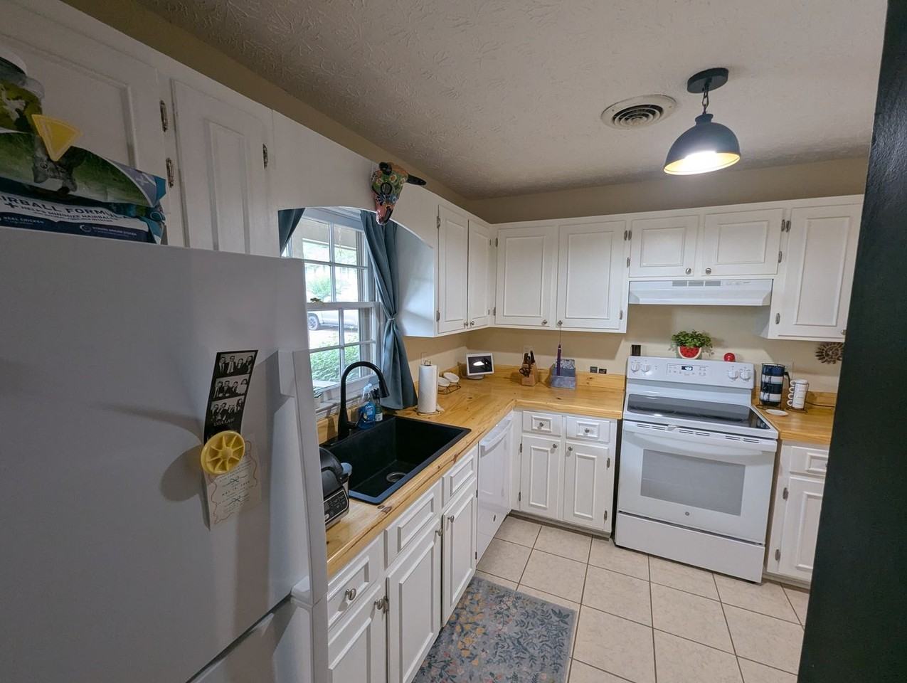 135 Dennis Dr - Photo 3 of 14