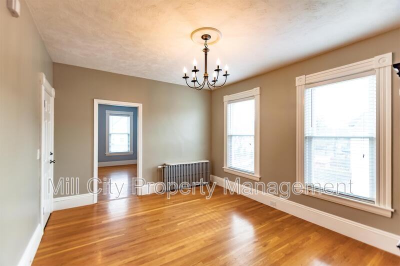 98 Liberty St - Photo 4 of 8