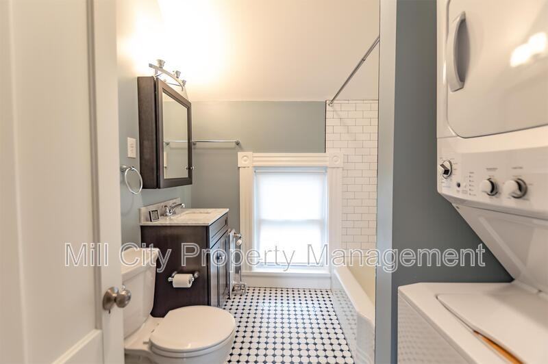 98 Liberty St - Photo 5 of 8