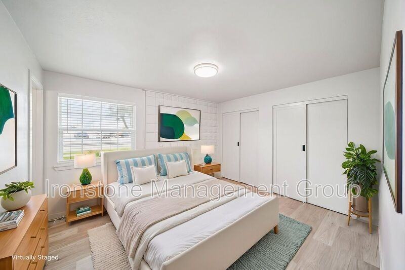 109 S 9th St #201 - Photo 2 of 28
