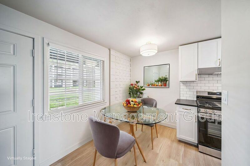 109 S 9th St #201 - Photo 3 of 28