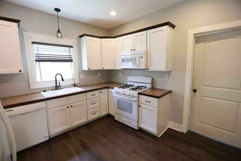 129 Diamond Ave Se - Photo 2 of 11