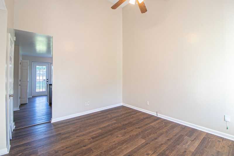 529 Indian Ave - Photo 3 of 21