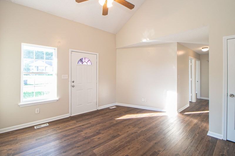 529 Indian Ave - Photo 4 of 21
