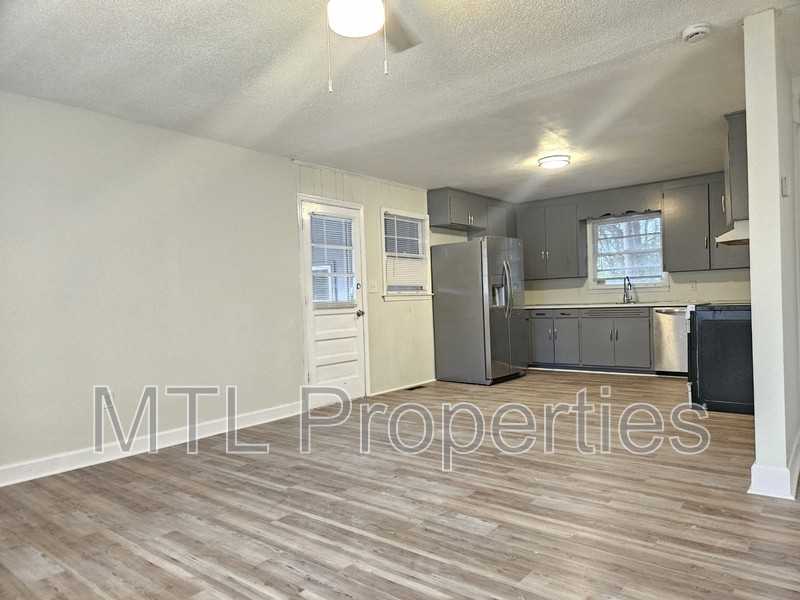 1445 Pine Spring St - Photo 3 of 7