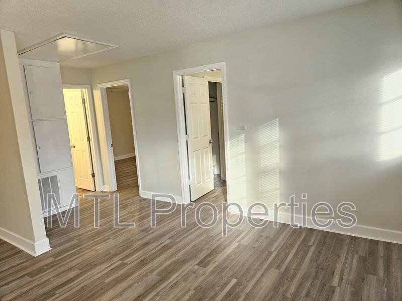 1445 Pine Spring St - Photo 4 of 7