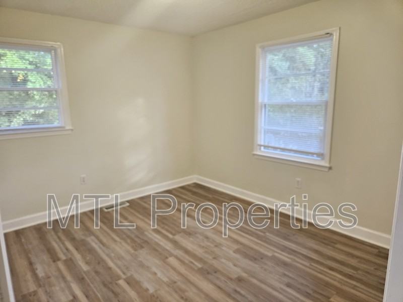 1445 Pine Spring St - Photo 5 of 7