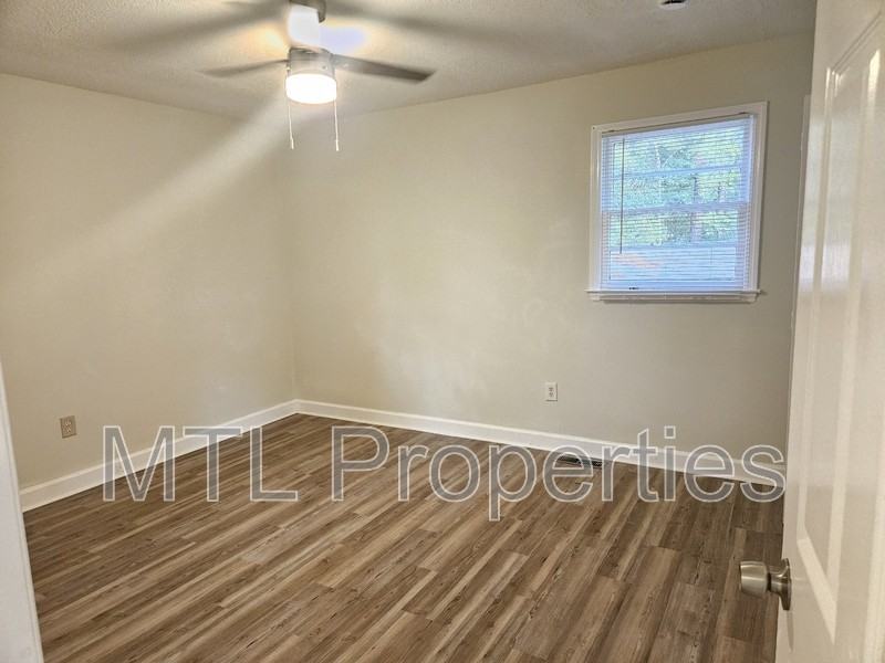 1445 Pine Spring St - Photo 6 of 7