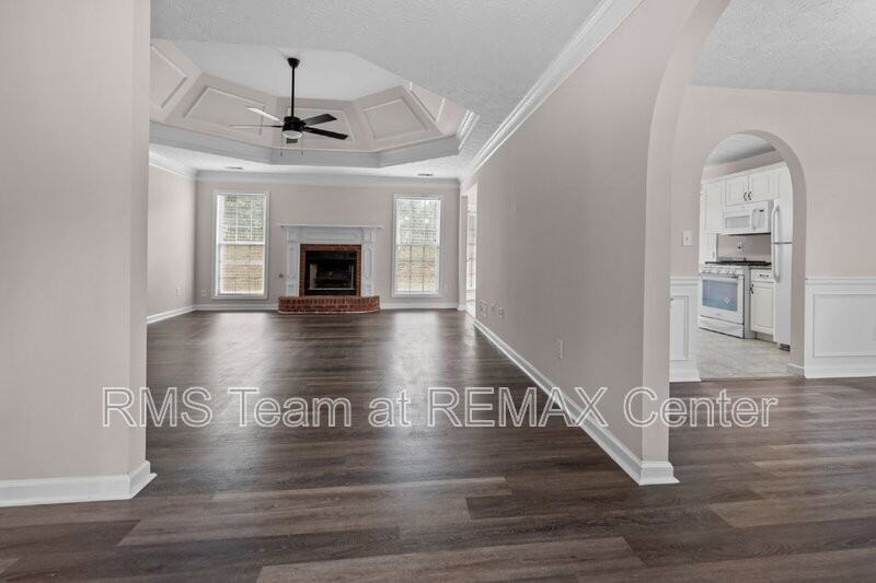3854 Wheaton Ct - Photo 3 of 40