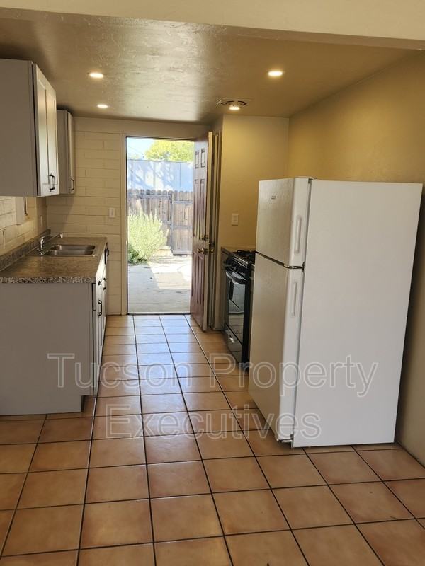 3131 N Treat Ave - Photo 5 of 18