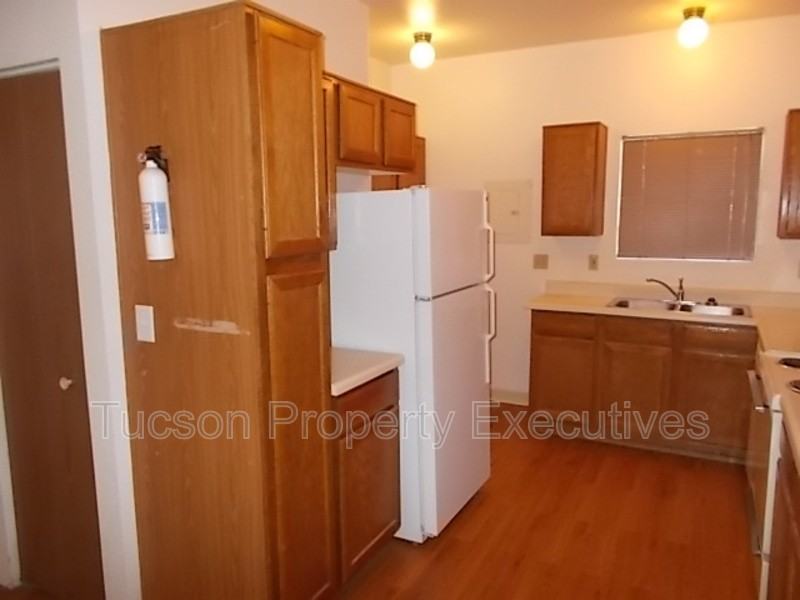 20 E Mills Dr - Photo 4 of 10