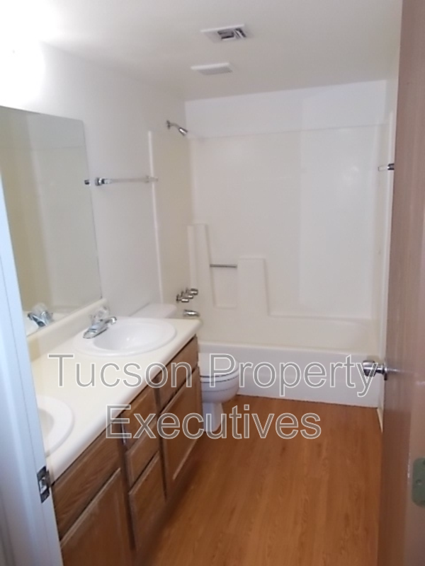 20 E Mills Dr - Photo 5 of 10