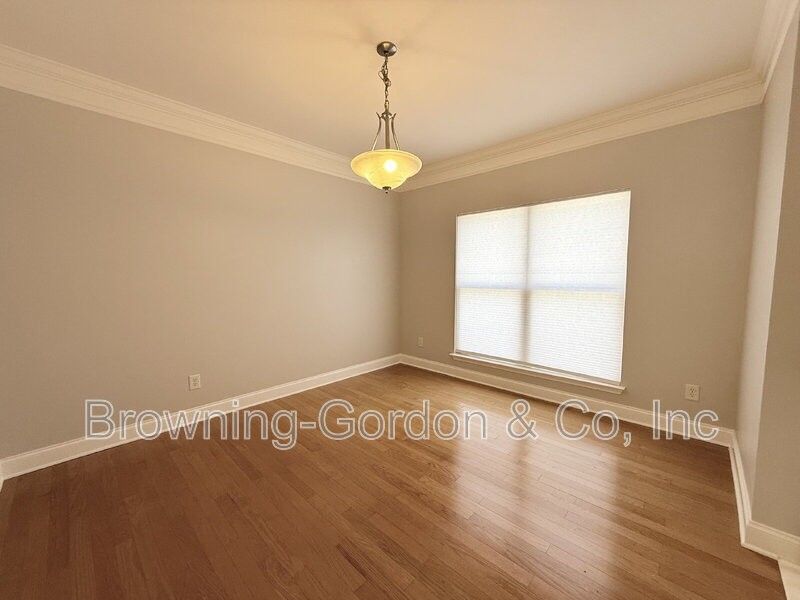 1057 Woodbury Falls Dr - Photo 5 of 22