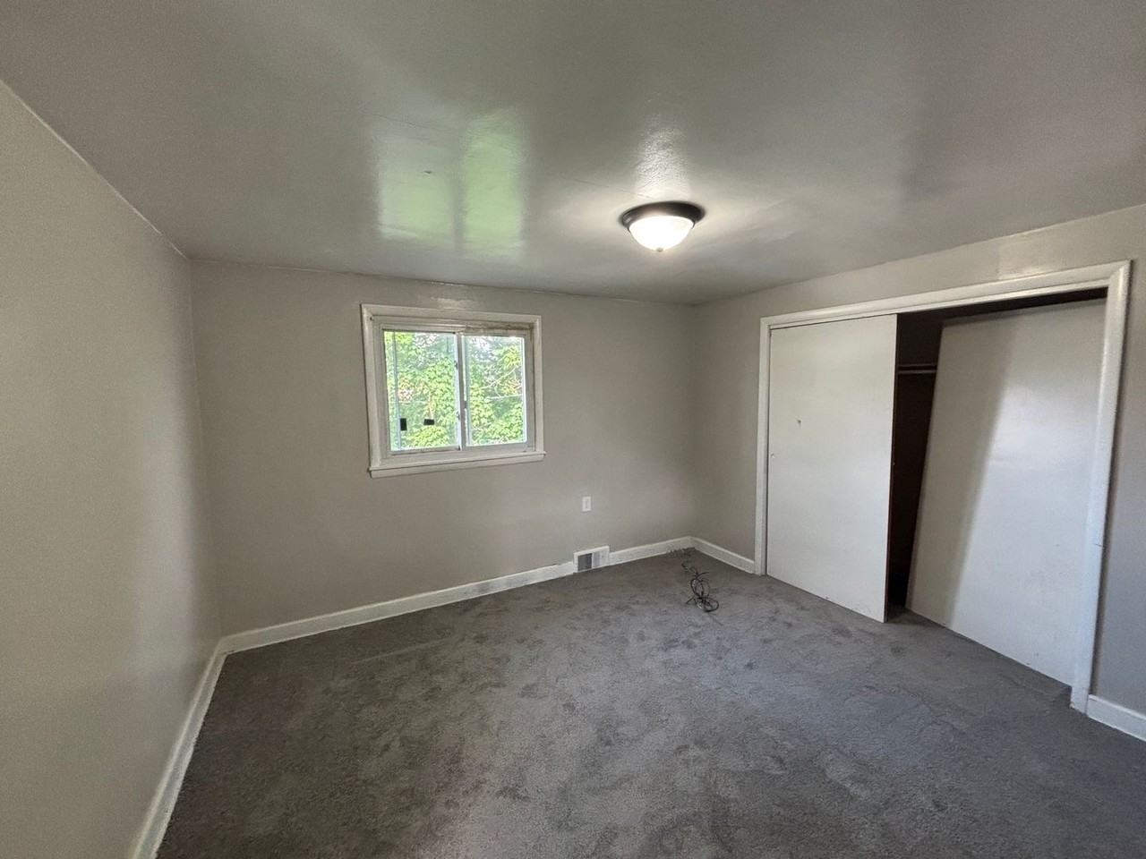 880 Miller Ave - Photo 2 of 4