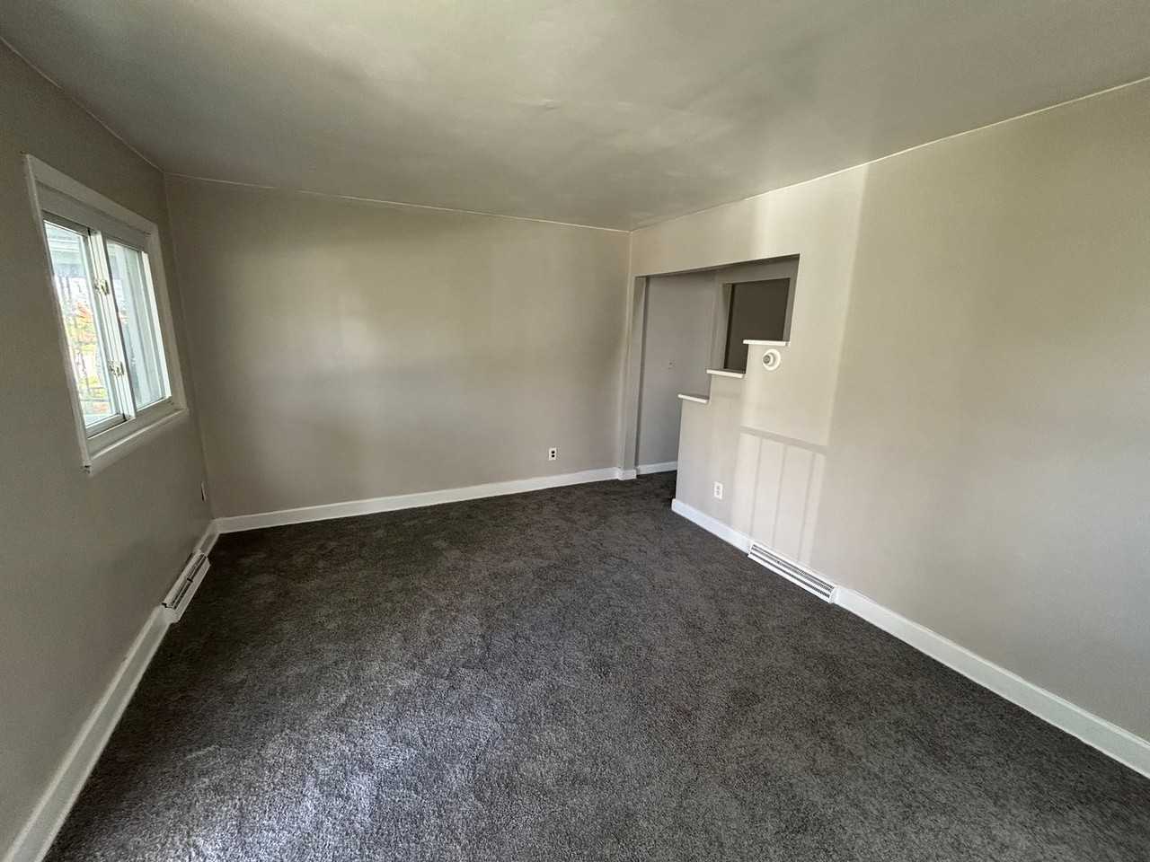 880 Miller Ave - Photo 3 of 4