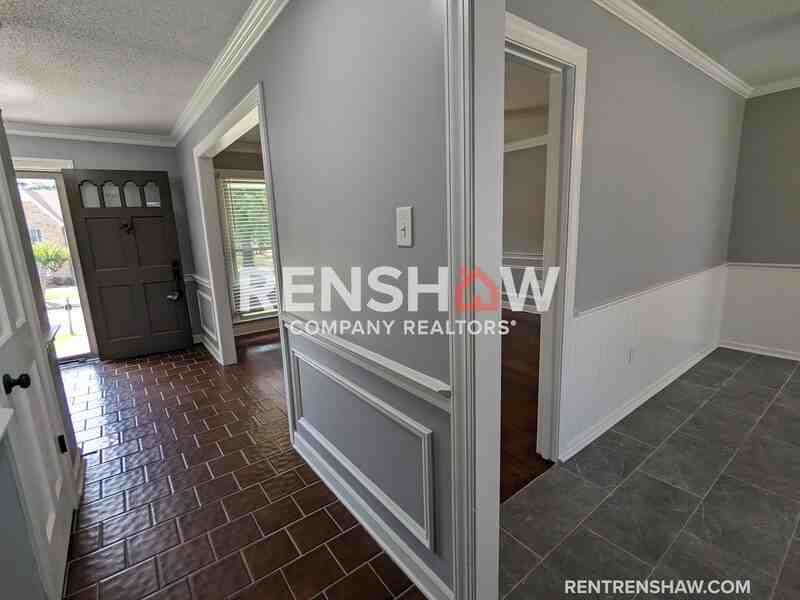 8161 Effingham Dr - Photo 4 of 30