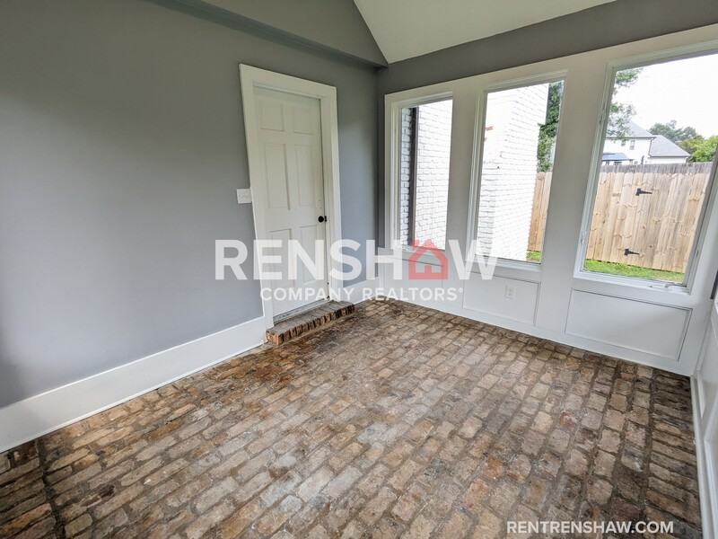 8161 Effingham Dr - Photo 7 of 30