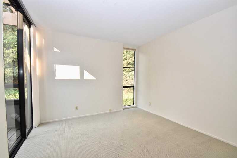108 Lincoln Dr - Photo 5 of 11
