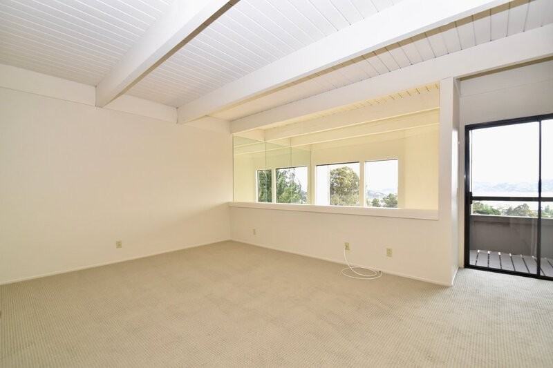 108 Lincoln Dr - Photo 7 of 11