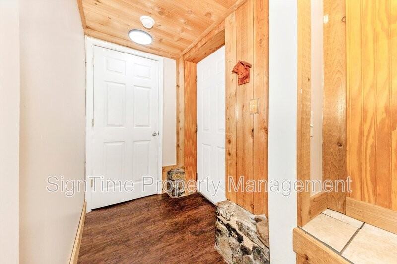 306 N Potomac St - Photo 3 of 15