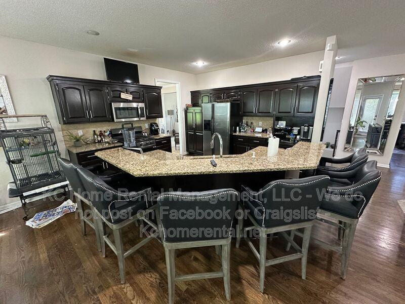 11429 W 142nd Ter - Photo 3 of 41
