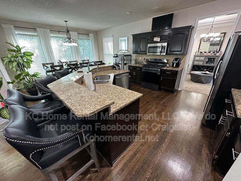11429 W 142nd Ter - Photo 4 of 41