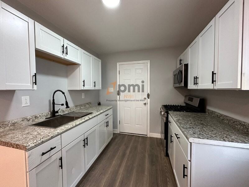 2015 Central Dr - Photo 4 of 19