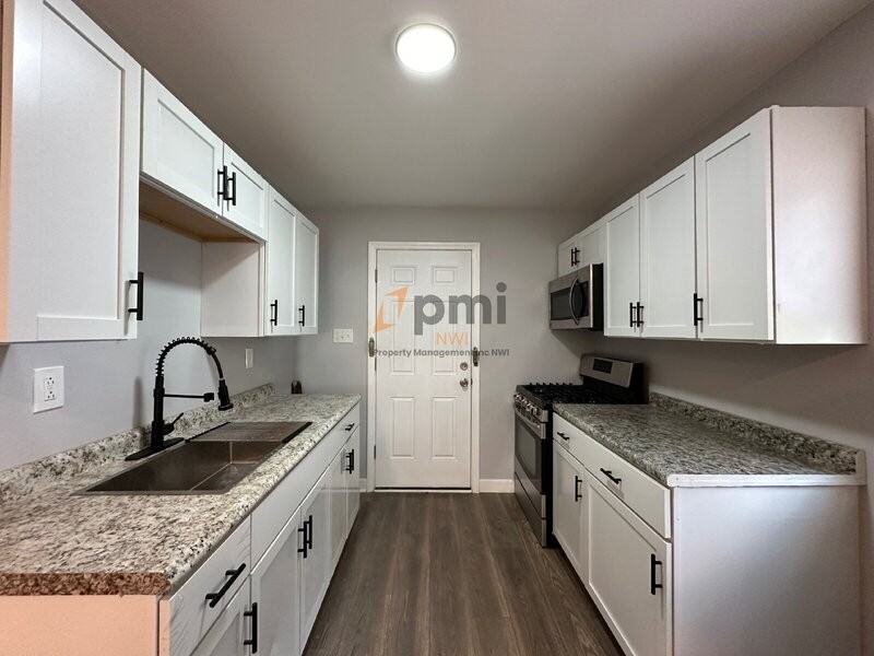 2015 Central Dr - Photo 6 of 19