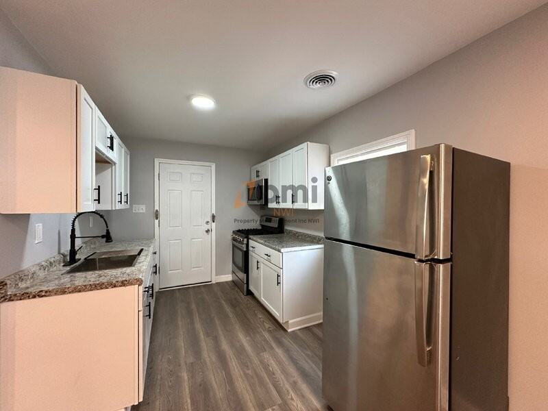 2015 Central Dr - Photo 7 of 17