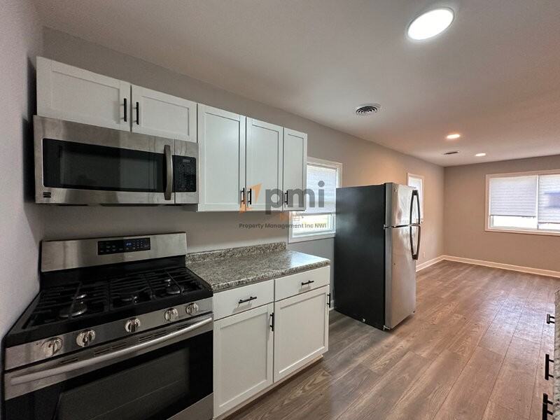 2015 Central Dr - Photo 5 of 17