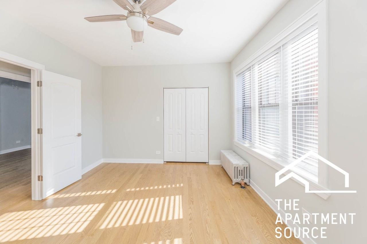 3929 N Keeler Ave #3S - Photo 4 of 13