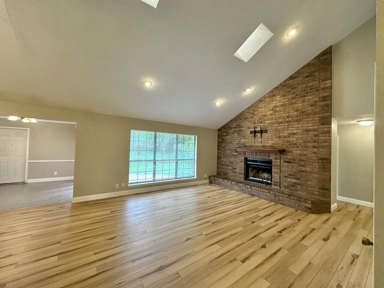 1818 Diana Ln - Photo 2 of 38