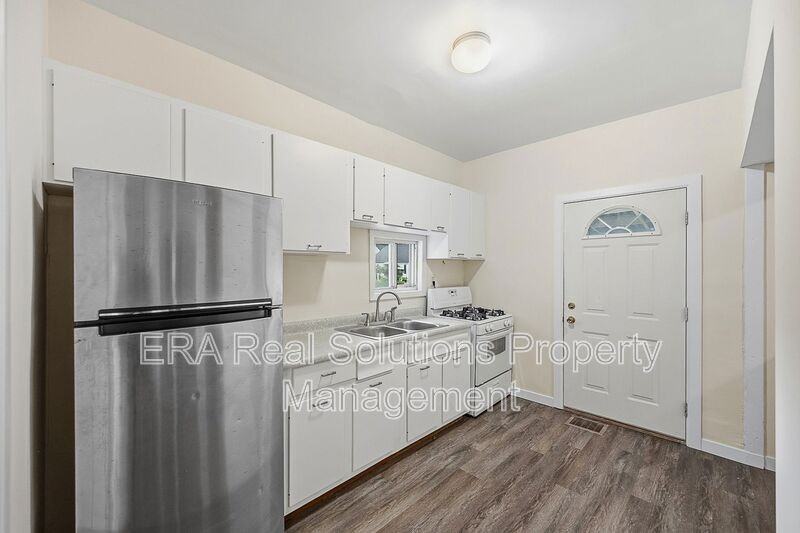 2028 W Galbraith Rd - Photo 2 of 40