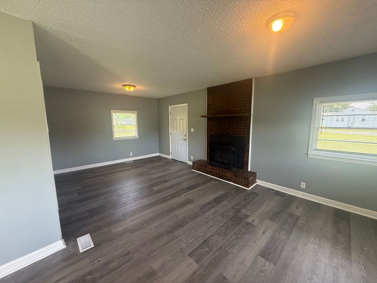 6087 Old York Rd - Photo 3 of 12