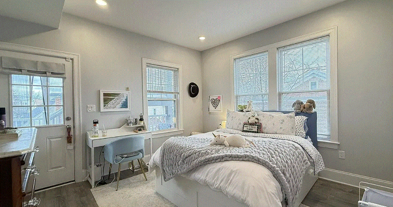 136 Franklin St - Photo 3 of 7