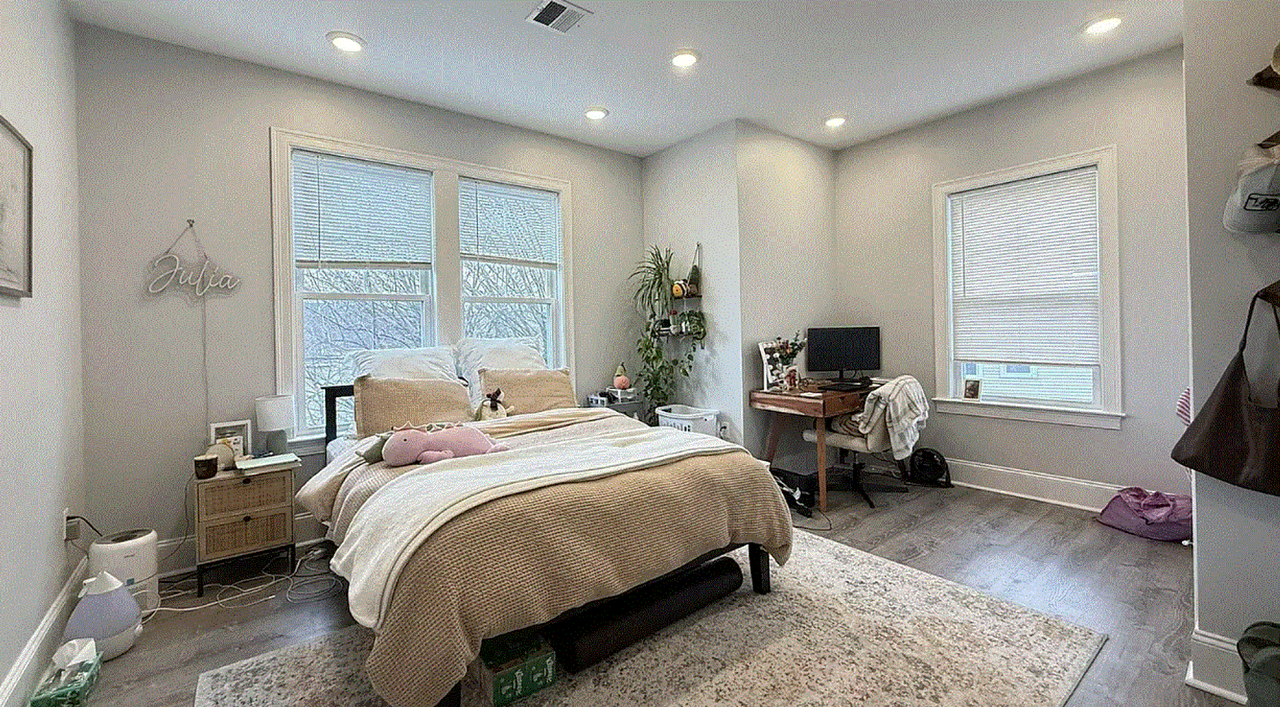 136 Franklin St - Photo 4 of 7