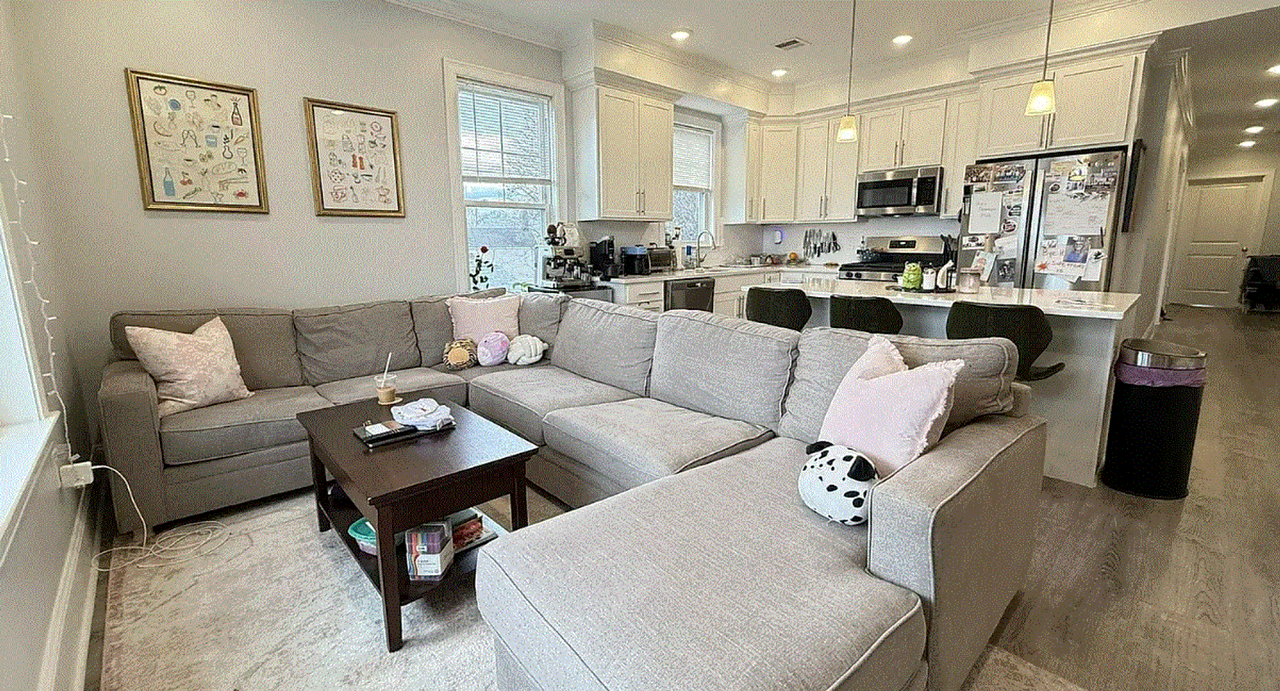 136 Franklin St - Photo 5 of 7