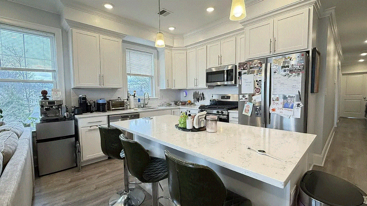 136 Franklin St - Photo 6 of 7