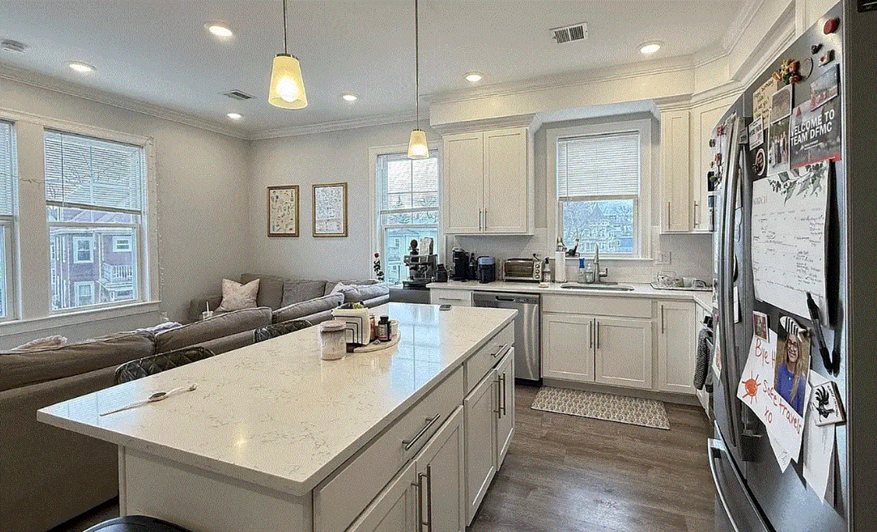 136 Franklin St - Photo 7 of 7