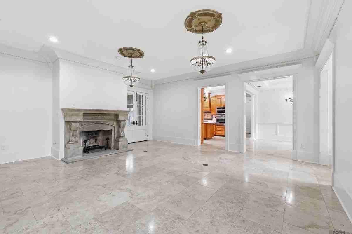 926 Crown Way - Photo 5 of 37