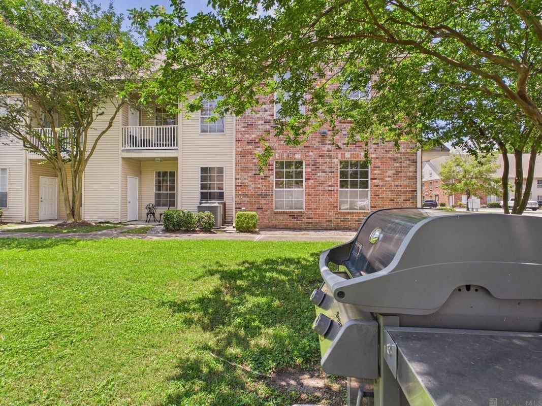 4441 Burbank Dr ##601 - Photo 7 of 12